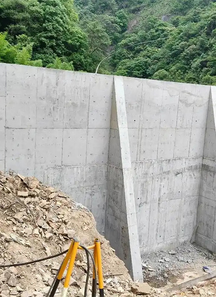 马鞍山当涂县重力式挡土墙